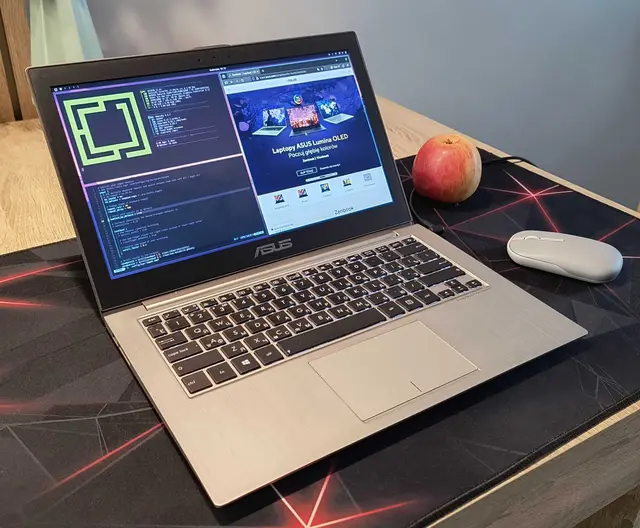 Asus ZenBook from 2013, i7-3517U, 10GB DDR-3. Omarchy gave new life to laptop struggled with Win10