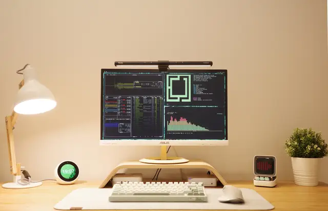 Home office with MSI miniPC